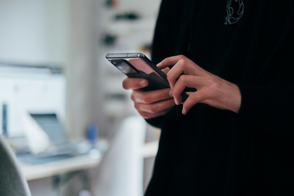 Meta tests a Facebook app in India and Indonesia that opens into full-screen Reels, while Instagram trials a Reels-first setting