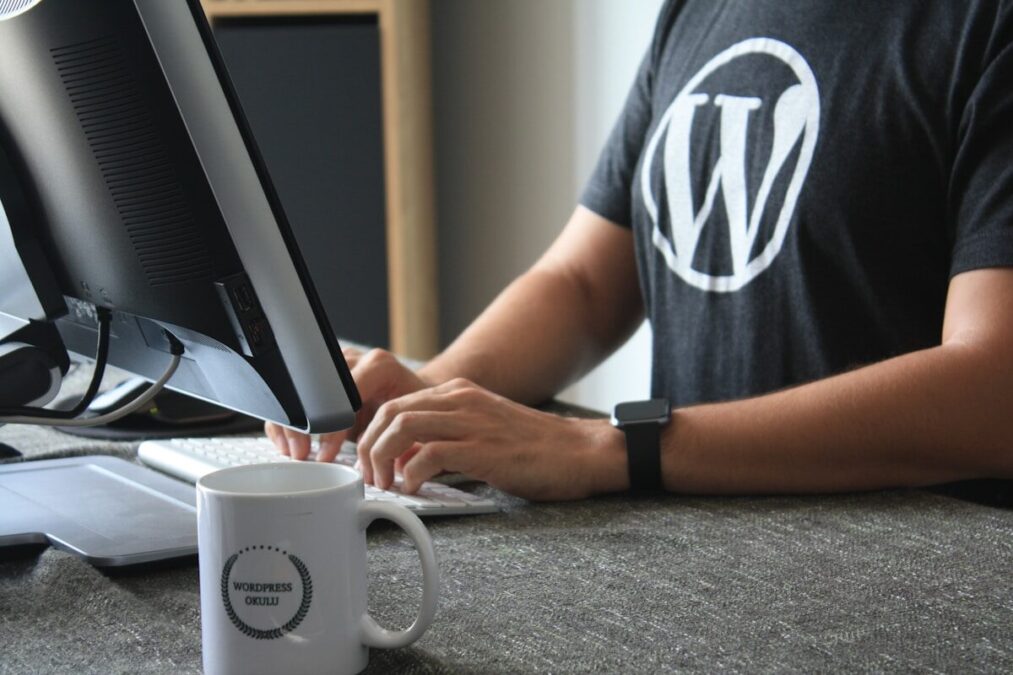 WordPress market share drops for six straight months as Shopify, Wix, and Squarespace gain ground and Astro downloads double